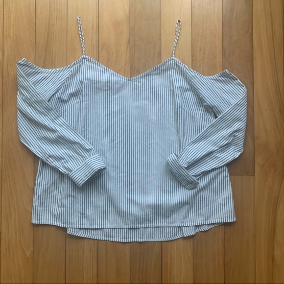 Calvin Klein Tops - Calvin Klein cold shoulder top